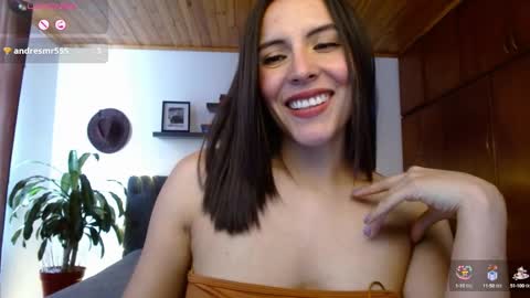VICTORIA MARTELO online show from February 10, 2025, 4:25 pm