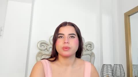 Snapshot of victoria_vallejo chatting on February 24, 2025, 11:32 am victoria  online show from February 24, 2025, 11:32 am