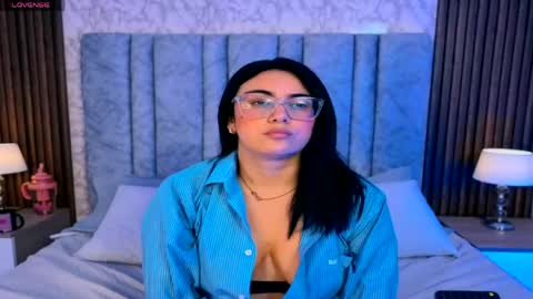 Snapshot of victoriaandrade chatting on May 25, 2026, 12:22 pm Victoria Andrade online show from May 25, 2026, 12:22 pm