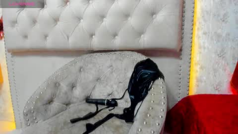 victoriaarousse online show from March 12, 2025, 5:24 am