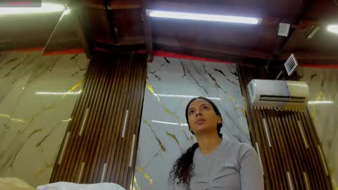 Victoria  online show from November 30, 2025, 5:50 pm