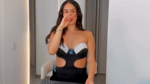 Vcitoria online show from November 28, 2025, 11:51 pm