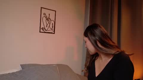 Snapshot of victorianova chatting on June 19, 2026, 11:41 pm VictoriaNova online show from June 19, 2026, 11:41 pm