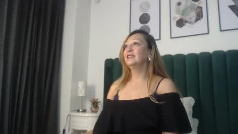 Snapshot of victoriaqueen_fg_ chatting on September 30, 2025, 1:27 pm victoriaqueen_fg_ online show from September 30, 2025, 1:27 pm