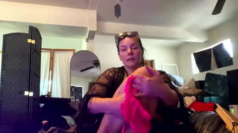 Snapshot of victoriaryderxxxoo chatting on April 26, 2026, 10:07 pm victoriaryderxxxoo online show from April 26, 2026, 10:07 pm