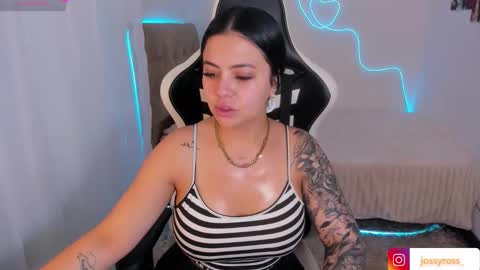 V  I C  T O R I A  online show from November 10, 2025, 7:02 pm