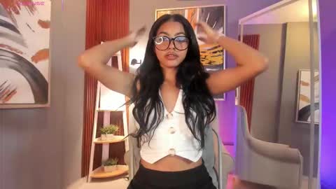 Snapshot of vienah chatting on October 18, 2025, 7:47 pm Karla online show from October 18, 2025, 7:47 pm