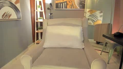 vienah_louis online show from February 27, 2026, 2:55 am