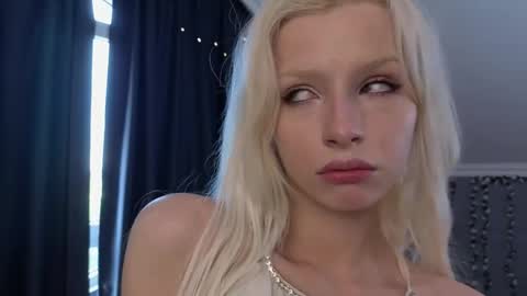 Snapshot of vienna_gones chatting on May 7, 2026, 12:21 pm Eva online show from May 7, 2026, 12:21 pm