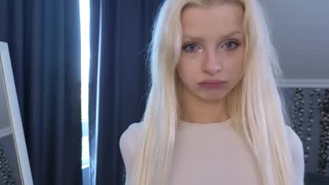 Snapshot of vienna_gones chatting on May 13, 2026, 12:13 pm Eva online show from May 13, 2026, 12:13 pm