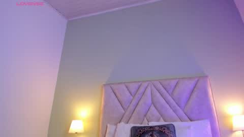 Snapshot of viictoria_becker chatting on December 22, 2025, 11:29 am Victoria online show from December 22, 2025, 11:29 am