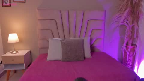 Snapshot of viictoria_becker chatting on February 23, 2026, 11:51 am Victoria online show from February 23, 2026, 11:51 am