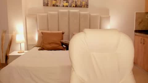 Snapshot of viictoria_joness chatting on February 9, 2026, 6:01 pm viictoria_joness online show from February 9, 2026, 6:01 pm