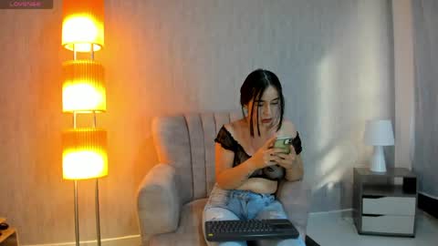 VIOLET  online show from May 19, 2026, 8:37 pm