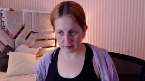 Violeta online show from February 24, 2025, 1:02 am