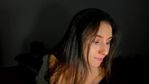 viithoney online show from October 21, 2025, 5:57 pm