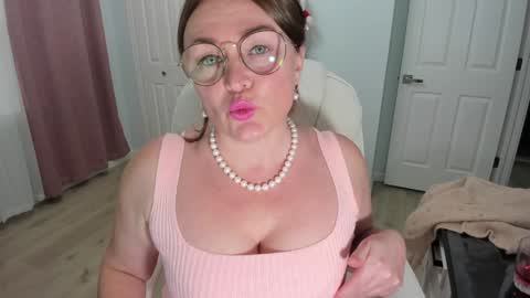 Ukrainian-woman online show from December 9, 2024, 4:15 pm