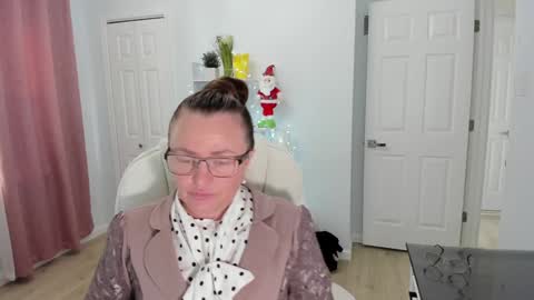 Ukrainian-woman online show from December 18, 2024, 4:28 pm