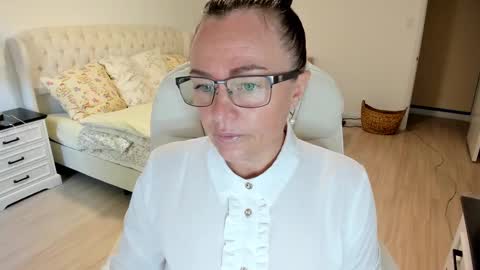 Ukrainian-woman online show from September 12, 2025, 12:49 pm