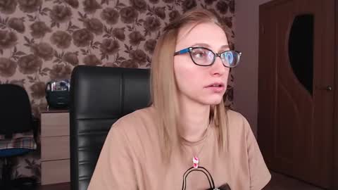 Snapshot of vikaericka chatting on January 13, 2025, 10:45 pm Vika online show from January 13, 2025, 10:45 pm