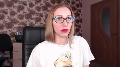 Snapshot of vikaericka chatting on January 21, 2025, 12:18 pm Vika online show from January 21, 2025, 12:18 pm