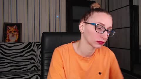 Snapshot of vikaericka chatting on February 22, 2025, 6:19 pm Vika online show from February 22, 2025, 6:19 pm