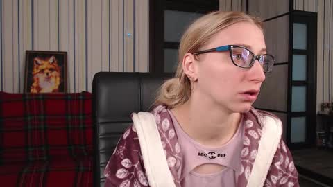 Snapshot of vikaericka chatting on October 5, 2025, 9:07 am Vika online show from October 5, 2025, 9:07 am