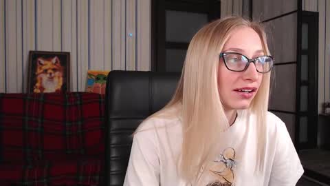 Snapshot of vikaericka chatting on October 19, 2025, 7:14 pm Vika online show from October 19, 2025, 7:14 pm