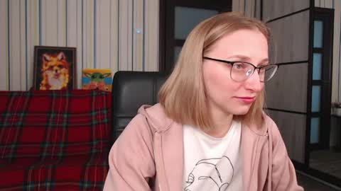 Snapshot of vikaericka chatting on May 3, 2026, 5:13 am Vika online show from May 3, 2026, 5:13 am