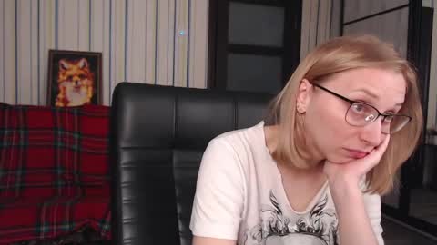 Snapshot of vikaericka chatting on May 19, 2026, 1:56 am Vika online show from May 19, 2026, 1:56 am