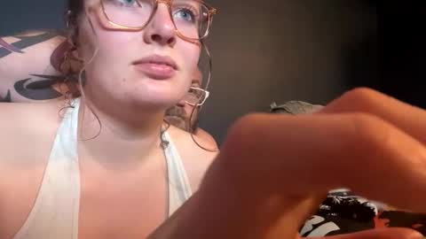 Snapshot of vikingandvixen44 chatting on October 21, 2025, 12:22 am vikingandvixen44 online show from October 21, 2025, 12:22 am