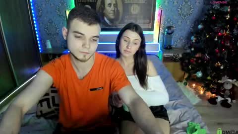 Snapshot of vikki_and_george chatting on January 7, 2025, 7:49 pm vikki and george online show from January 7, 2025, 7:49 pm