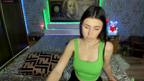 Snapshot of vikki_and_george chatting on February 17, 2025, 4:48 pm vikki and george online show from February 17, 2025, 4:48 pm