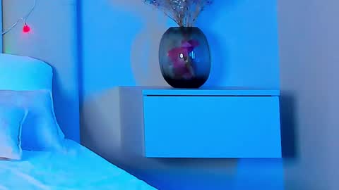 VIKKI online show from February 16, 2025, 6:21 pm