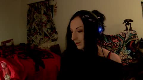 vikskikat online show from December 8, 2024, 1:02 am