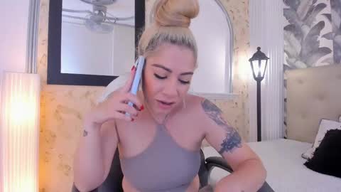 Snapshot of viktoria_davis_ chatting on January 13, 2025, 4:41 pm Viktoria online show from January 13, 2025, 4:41 pm