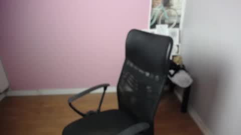 Snapshot of viktoria_lovely chatting on December 17, 2024, 6:24 am viktoria_lovely online show from December 17, 2024, 6:24 am