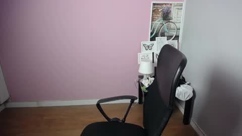 Snapshot of viktoria_lovely chatting on December 23, 2024, 8:22 am viktoria_lovely online show from December 23, 2024, 8:22 am