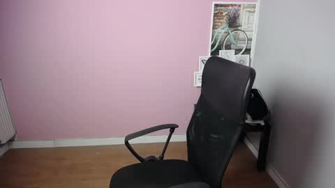 Snapshot of viktoria_lovely chatting on February 12, 2025, 6:19 am viktoria_lovely online show from February 12, 2025, 6:19 am