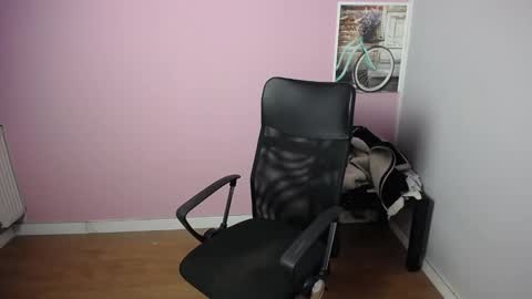 Snapshot of viktoria_lovely chatting on February 14, 2025, 5:41 am viktoria_lovely online show from February 14, 2025, 5:41 am