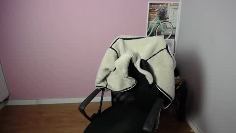 Snapshot of viktoria_lovely chatting on February 20, 2025, 6:17 am viktoria_lovely online show from February 20, 2025, 6:17 am