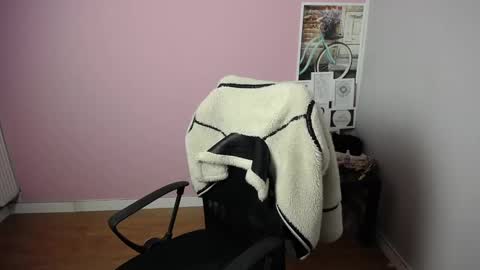 Snapshot of viktoria_lovely chatting on February 20, 2025, 9:22 am viktoria_lovely online show from February 20, 2025, 9:22 am