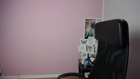 Snapshot of viktoria_lovely chatting on September 19, 2025, 6:37 am viktoria_lovely online show from September 19, 2025, 6:37 am