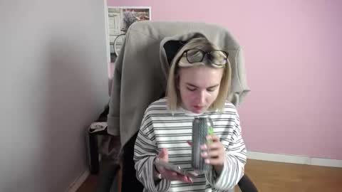 viktoria_lovely online show from March 18, 2026, 10:40 am