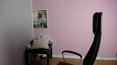 Snapshot of viktoria_lovely chatting on July 6, 2026, 6:10 am viktoria_lovely online show from July 6, 2026, 6:10 am