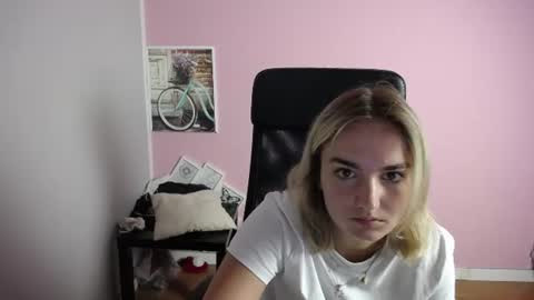 Snapshot of viktoria_lovely chatting on July 20, 2026, 7:55 am viktoria_lovely online show from July 20, 2026, 7:55 am