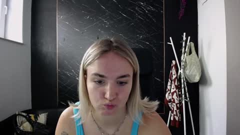 Snapshot of viktoria_lovely chatting on July 28, 2026, 7:04 am viktoria_lovely online show from July 28, 2026, 7:04 am