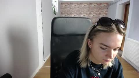 Snapshot of viktoria_lovely chatting on July 29, 2026, 7:06 am viktoria_lovely online show from July 29, 2026, 7:06 am