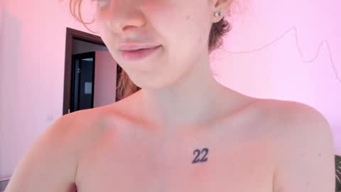 Snapshot of viktoria_sullivans chatting on December 17, 2024, 11:28 am Vikky online show from December 17, 2024, 11:28 am