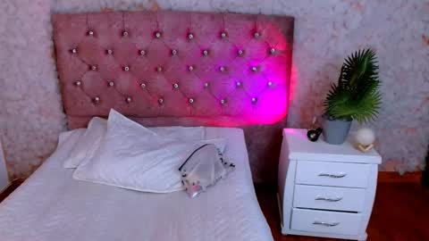 Snapshot of viky_evanss chatting on February 4, 2026, 6:58 pm viky_evanss online show from February 4, 2026, 6:58 pm